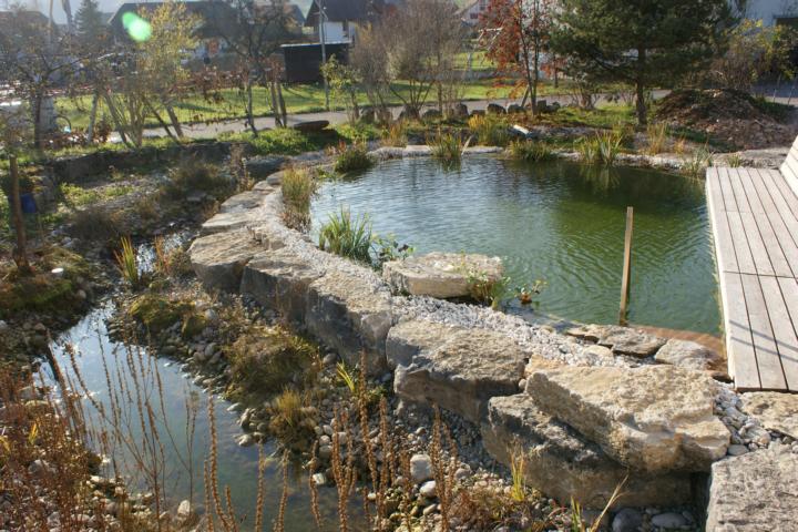 Schwimmteich aus Jurakalkstein